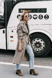 London Fashion Week 2026 runway showcasing bold statement pieces and sustainable designsThis image shows a runway at London Fashion Week 2026 featuring a mix of established designers and emerging talent.