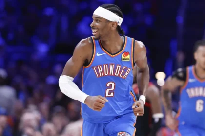 Shai Gilgeous-Alexander driving to the basket during Thunder vs Nuggets game