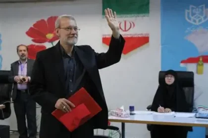 Ali Larijani with Iranian leadership during official meeting