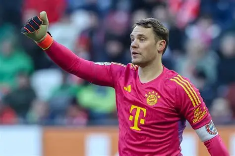 Leonard Prescott young Bayern Munich goalkeeper training before Champions League match