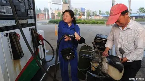 Cars lined up at fuel station in China during fuel price increase