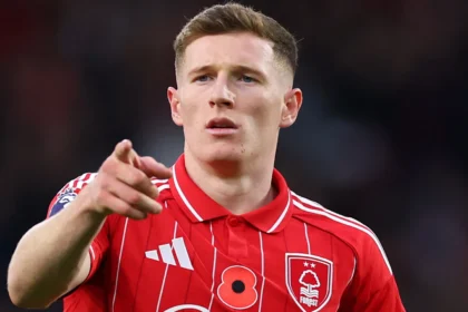 Elliot Anderson in action for Nottingham Forest