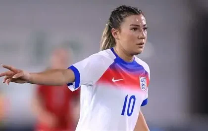 Erica Parkinson playing for England Under-19s