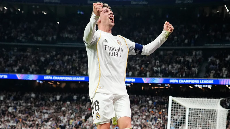 Federico Valverde celebrating after scoring a goal for Real Madrid against Manchester City.