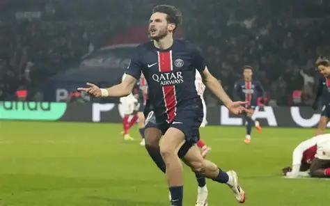 Khvicha Kvaratskhelia celebrating a goal for PSG