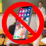 school entrance sign in Netherlands showing phone ban rule for students