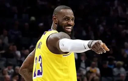 LeBron James celebrating after breaking the NBA all-time field goals record