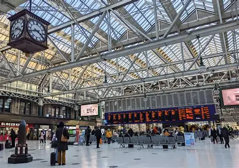 Fire near Glasgow Central Station causing closure of railway hub