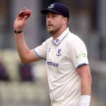 Ollie Robinson preparing to bowl for England