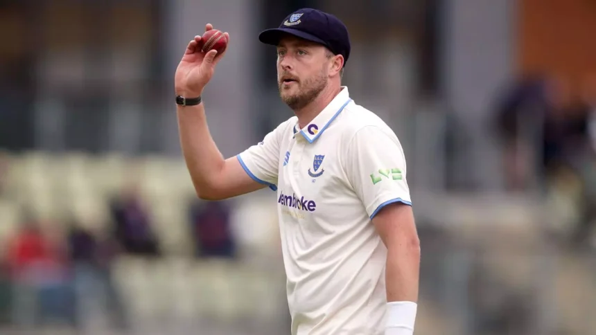 Ollie Robinson preparing to bowl for England