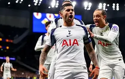 Tottenham Hotspur stadium empty with players training