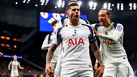 Tottenham Hotspur stadium empty with players training