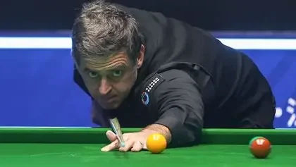 Ronnie O'Sullivan playing a snooker shot during record-breaking match