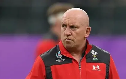 Shaun Edwards coaching France during Six Nations match