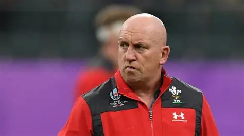Shaun Edwards coaching France during Six Nations match