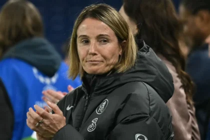 Sonia Bompastor reacting during Chelsea vs Arsenal Women Champions League match