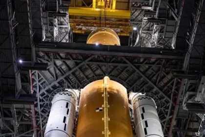 NASA mission control room in Houston monitoring Artemis Moon mission