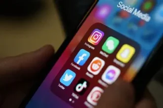 Courtroom sketch showing Mark Zuckerberg testifying during the social media addiction lawsuit trial in Los Angeles.