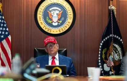 Chart showing declining Trump approval ratings during Iran conflict