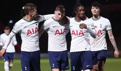 Tottenham Hotspur players reacting during a difficult Premier League match