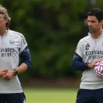 Gabriel Heinze with Mikel Arteta on Arsenal training pitch