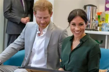 Prince Harry and Meghan meeting children at Melbourne hospital during Australia visit