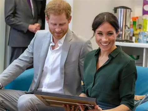 Prince Harry and Meghan meeting children at Melbourne hospital during Australia visit