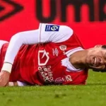 Hugo Ekitike Liverpool striker leaving pitch injured during Champions League match against PSG