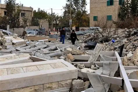 Displaced families returning to southern Lebanon after Israel Hezbollah ceasefire