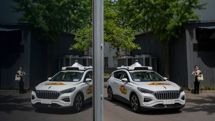 Robotaxis stopped in traffic after system failure in Wuhan
