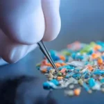 Microplastics floating in indoor air from synthetic clothing and household materials