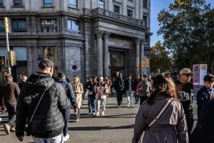 Spain government plan granting legal status to undocumented migrants