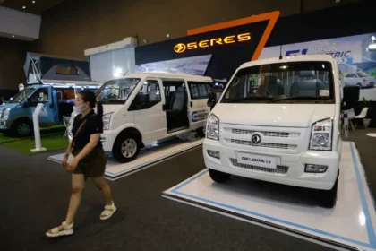 Seres in-vehicle toilet