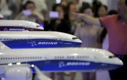 Boeing jet taxiing — China Boeing 200 jets