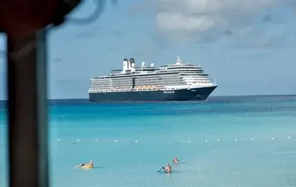 Passengers leaving cruise ship after norovirus cruise outbreak in France