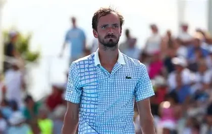 Roland Garros 2026 featuring Daniil Medvedev after Carlos Alcaraz withdrawal