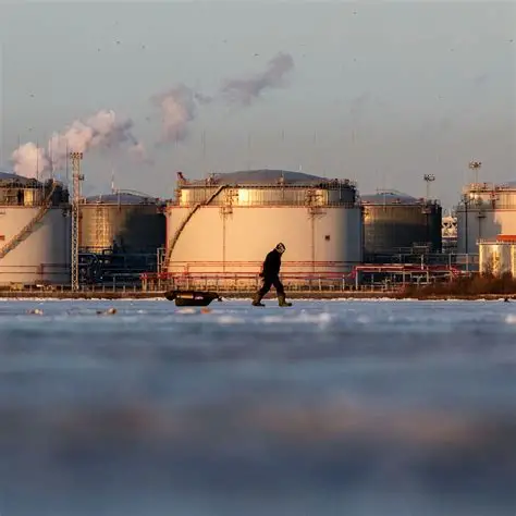 Fuel tanker and airport refuelling — UK eases Russian fuel sanctions
