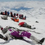Everest climber lost guide survived six days