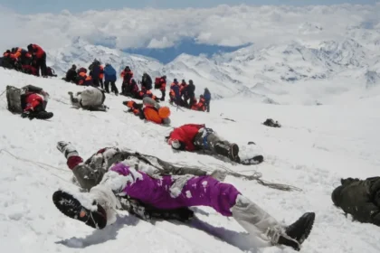 Everest climber lost guide survived six days