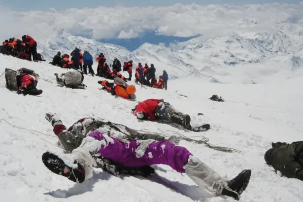 Everest climber lost guide survived six days