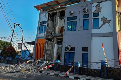 Indonesia earthquake near Flores in 2026 causes damage and triggers tsunami warning