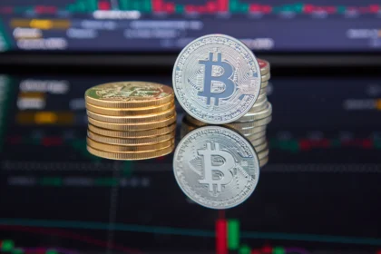 Bitcoin UTXOs explained showing how many small deposits can increase future Bitcoin transaction fees