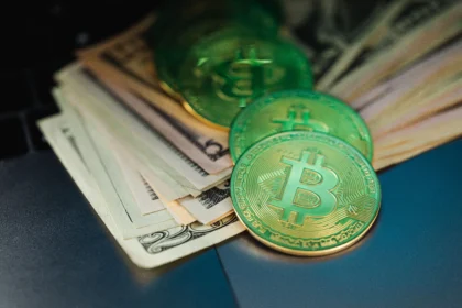 Bitcoin vs Bitcoin Cash comparison showing BTC and BCH differences fees block capacity and uses