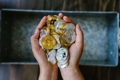 Bitcoin inheritance explained showing how heirs can securely inherit BTC after the owner dies