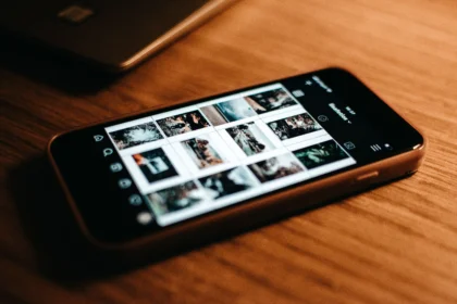 Deleted photos moving from smartphone gallery to trash cloud storage and permanent deletion