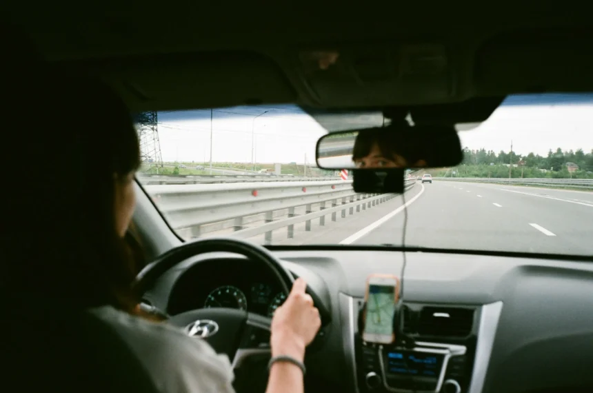 Left-hand traffic and right-hand traffic compared on roads around the world